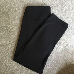 Black Wunder Under cropped leggings